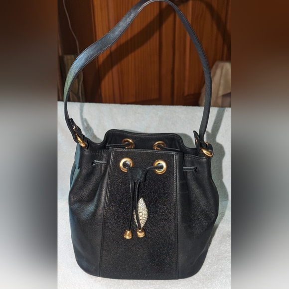 Pako Mikel Stingray black drawstring handbag. - Picture 2 of 11
